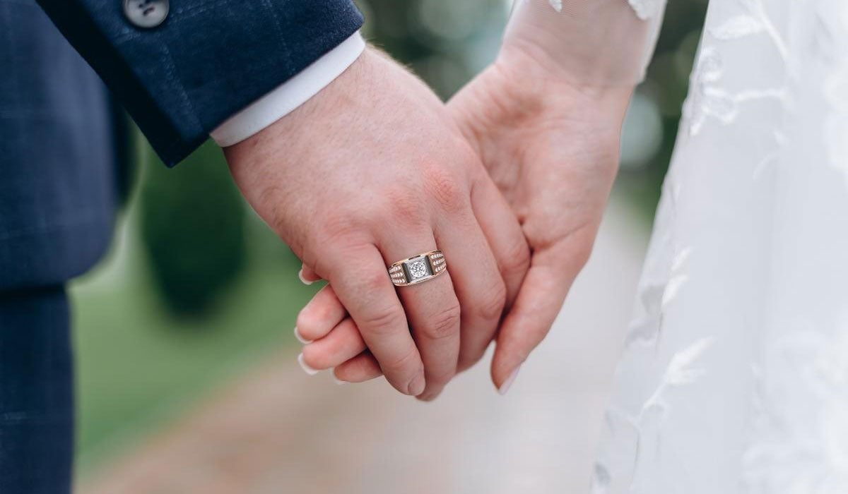 Why Men’s Engagement Rings in Canada Are Trending