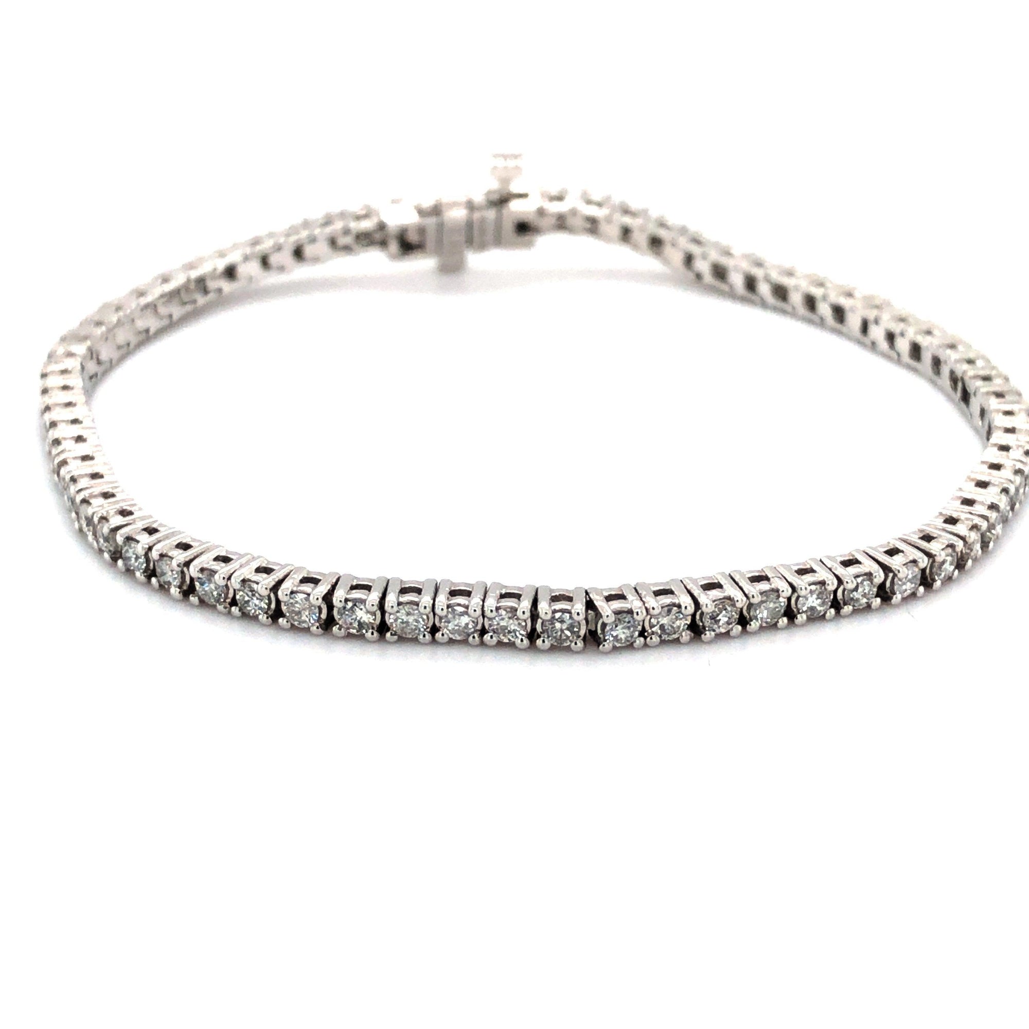 10 Karat White Gold 2.00TDW Diamond Claw Set Classic Tennis Bracelet